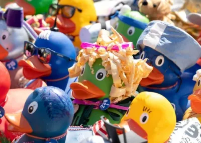 Kinder beim Entenrennen